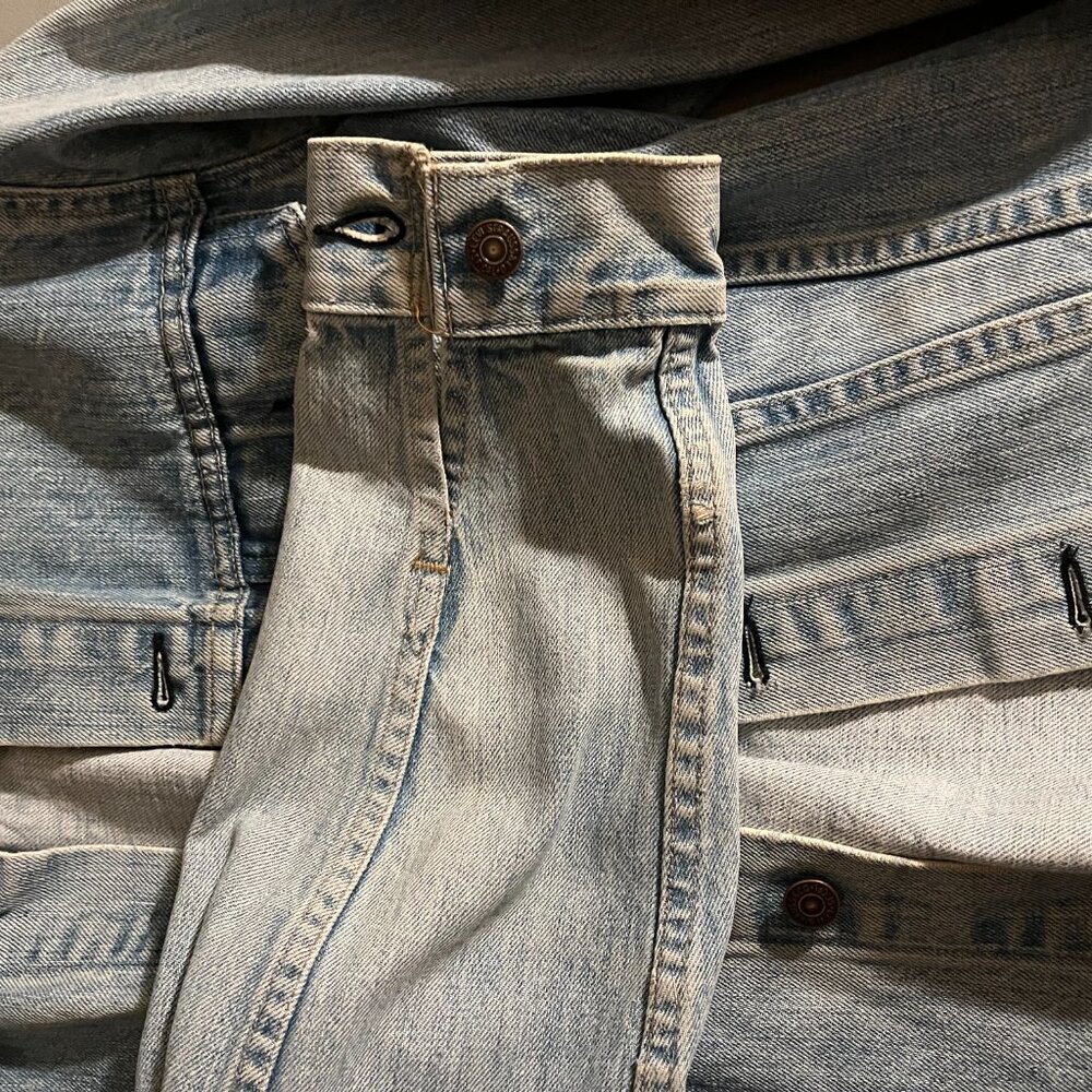 Authentic Levi's Denim Jacket - Picture 5 of 7